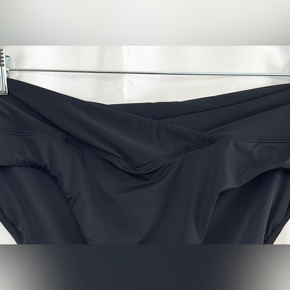 LA BLANCA Island Goddess Crossover Front High Waist Cheeky Bottom Black 16.  NWT - Picture 4 of 9